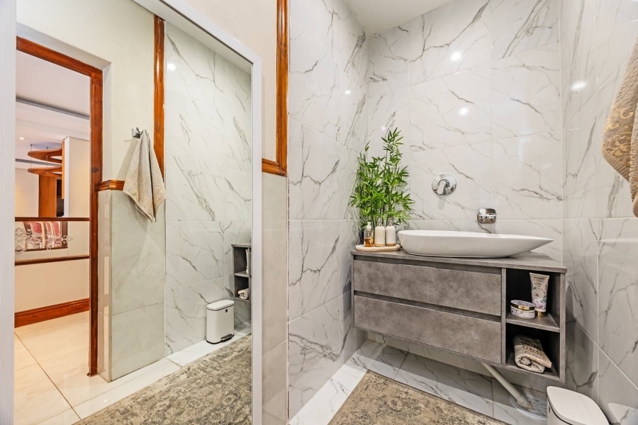 8 Bedroom Property for Sale in Baronetcy Estate Western Cape